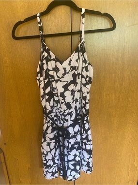 Evereve Black & Tan shorts Romper